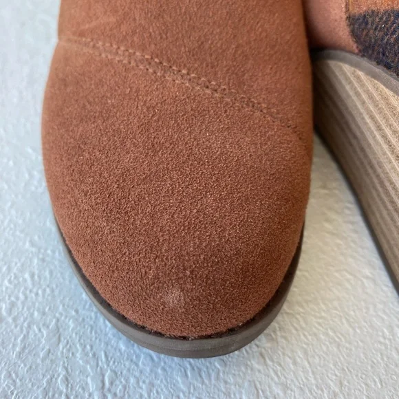 Plaid Toms’ Booties - Picture 2 of 5